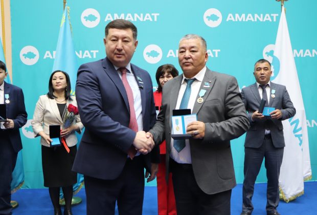 Орыстың қыздары ақша үшін есегін силайды